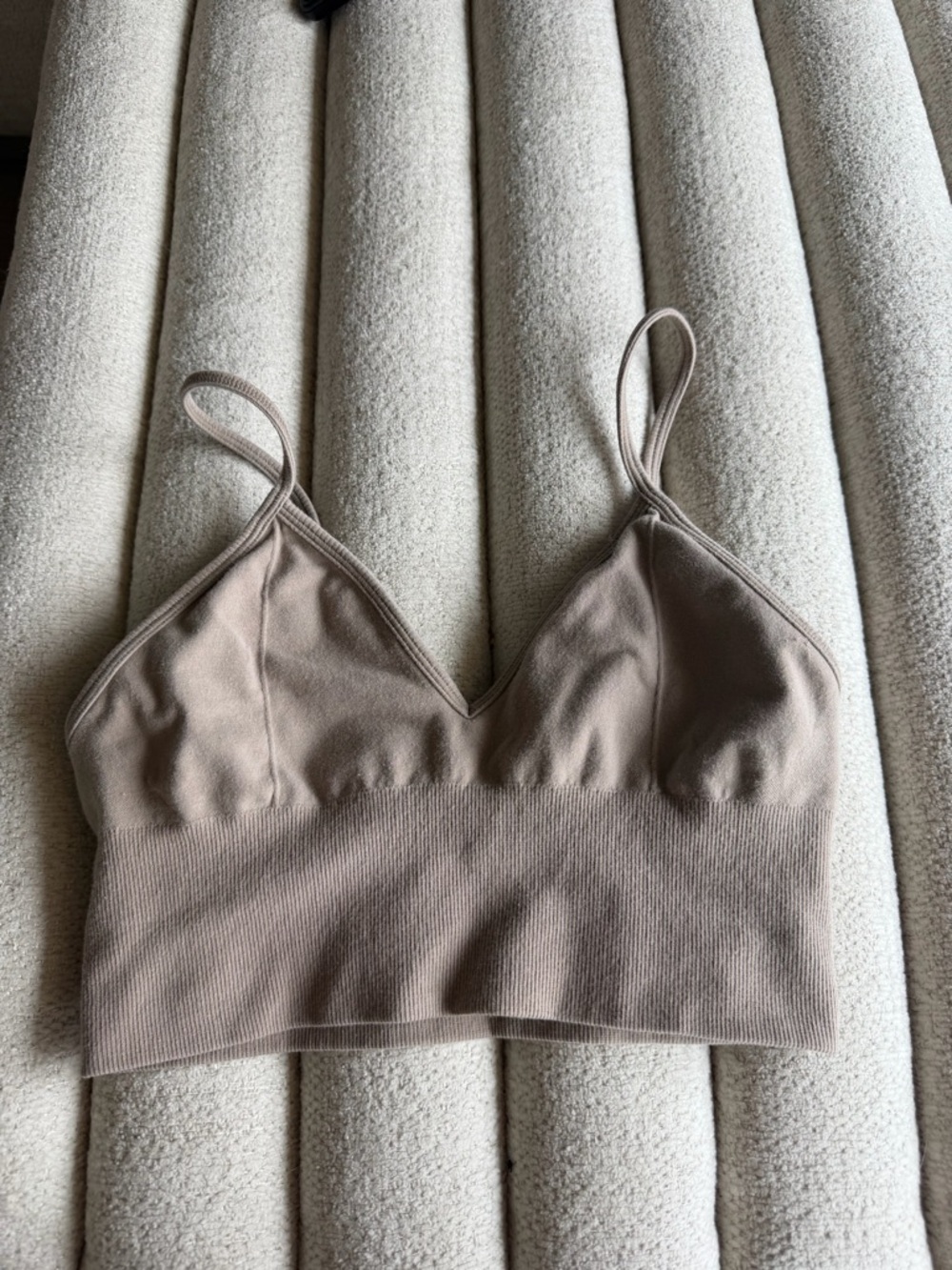 Alo Yoga Delight Bralette (Seamless Longline V-Neck) Taupe / Mushroom - Picture 2 of 3